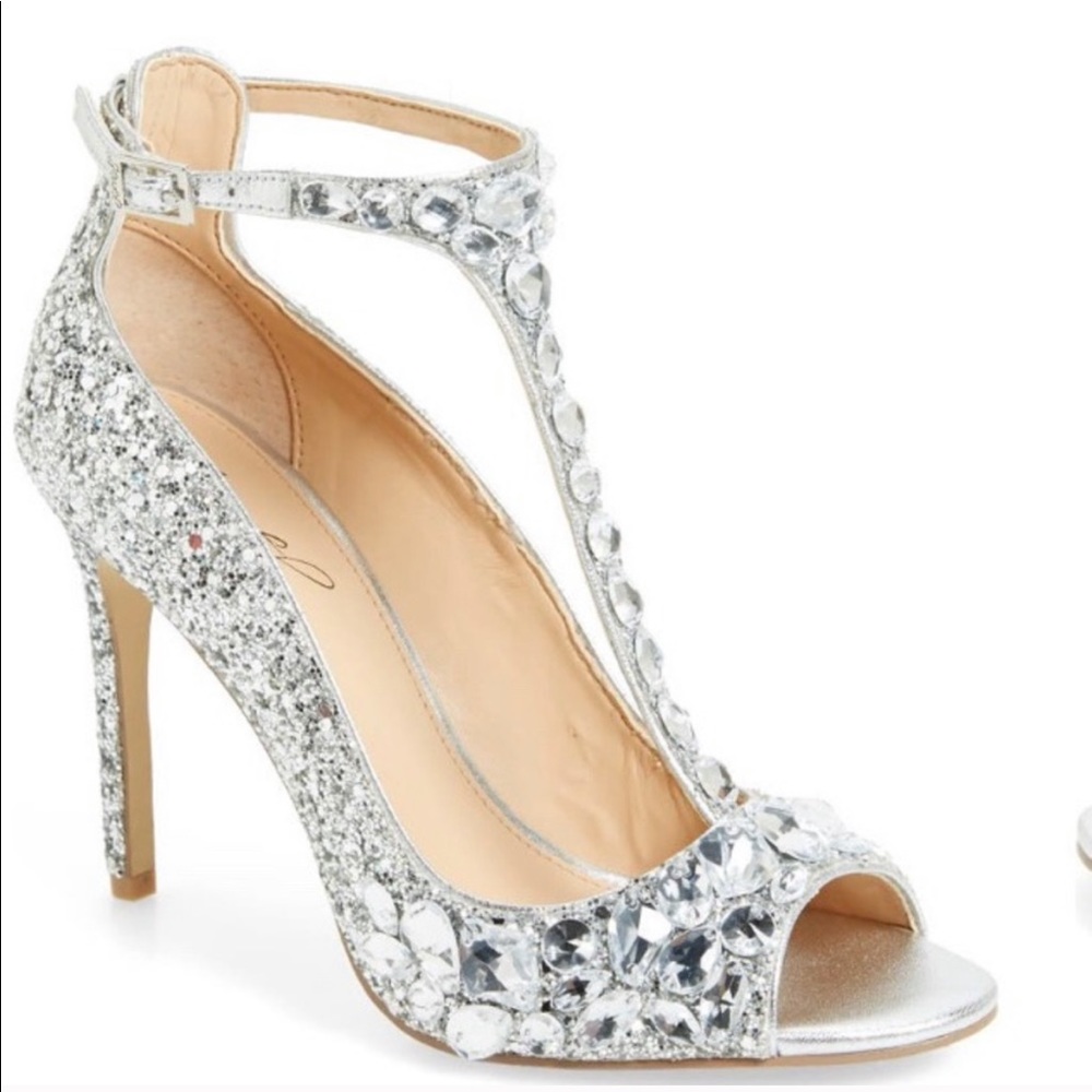 Badgley Mischka Jewel Glitter Silver Heels Size 8